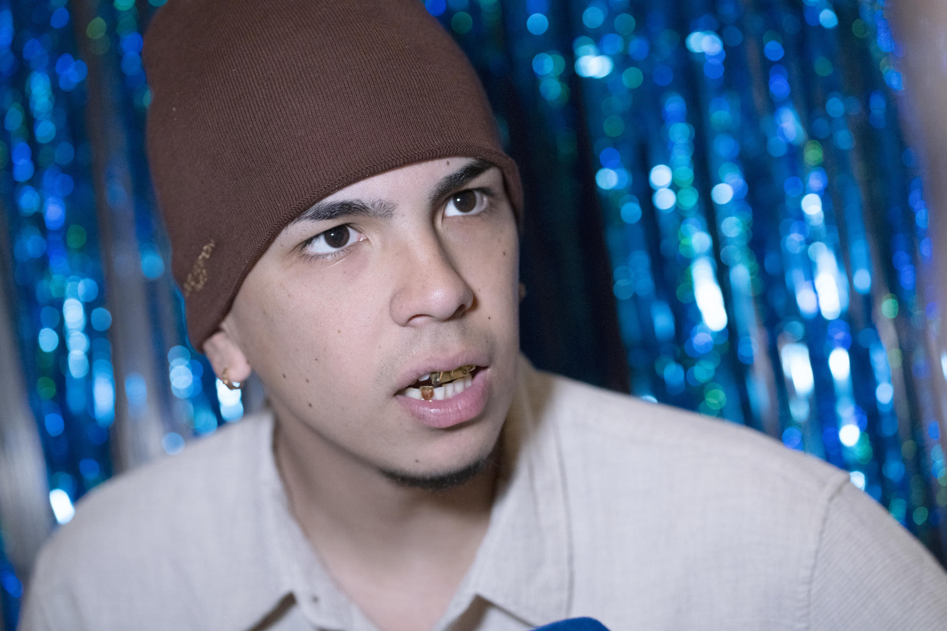 El cantante argentino Milo J habla durante una entrevista con EFE en el marco de la Conferencia de Música Latina Alternativa en Nueva York (EE.UU.). EFE/ Ángel Colmenares