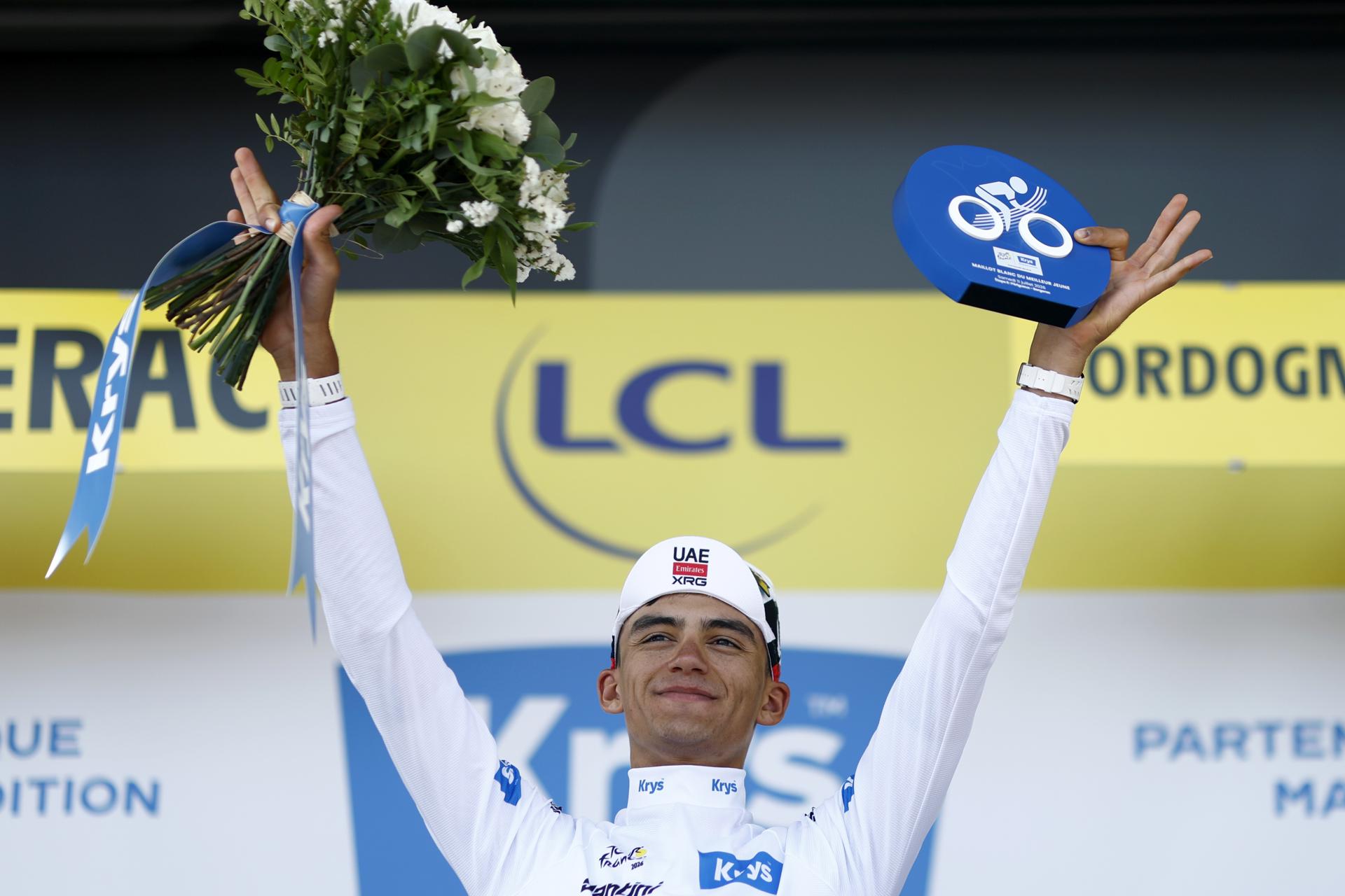 El mexicano Isaac del Toro, de UAE Team Emirates XRG, tras la octava etapa del Tour de Francia que se ha disputado entre Périgueux y Bergerac, Francia EFE/EPA/YOAN VALAT