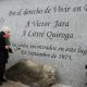 Fotografía de archivo, tomada el 13 de septiembre de 2014, en la que se captó a la viuda del cantautor chileno Víctor Jara, Joan Jara (3-i), durante la inauguración del memorial en homenaje al legendario artista chileno, en las afueras del Cementerio Metropolitano de Santiago de Chile (Chile). EFE/Sebastián Silva