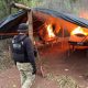 Fotografía cedida por la Secretaría Nacional Antidrogas (Senad) que muestra a un agente antidrogas durante un operativo en el que se destruyeron tres toneladas de marihuana y se erradicaron 8,5 hectáreas de ese cultivo, este jueves en Capitán Bado (Paraguay). EFE/ Secretaría Nacional Antidrogas de Paraguay