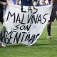 Jugadores de Argentina sostienen una pancarta mientras celebran su victoria este miércoles, en el partido de semifinales de la Copa Mundial de la FIFA 2026 entre Inglaterra y Argentina en el estadio Mercedes-Benz en Atlanta (EE.UU.). EFE/ Will Oliver