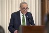 El líder de la mayoría demócrata en el Senado de Estados Unidos, Chuck Schumer, habla durante una conferencia de prensa este jueves en el Club de Prensa Nacional en Washington (EE.UU.). EFE/Lenin Nolly
