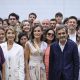 La reina Letizia (c) junto a la presidenta ejecutiva de Adolfo Domínguez, Adriana Domínguez (i) y el fundador y diseñador Adolfo Domínguez (2d) visita este viernes, 24 de julio, víspera del Día de Galicia, las instalaciones de Adolfo Domínguez en San Cibrao (Ourense) por los 50 años de la firma decana de la moda española y la primera en cotizar en bolsa, cuyas riendas llevan ahora las hijas del diseñador gallego. EFE/ Brais Lorenzo