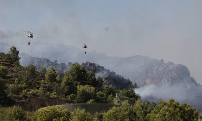 Vista del incendio de La Vall d'Uixò (Castellón), este sábado. EFE/ Manuel Bruque