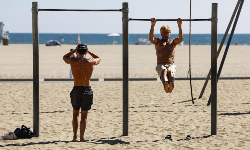 EFE/EPA/CHRIS TORRES