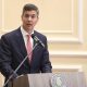 El presidente de Paraguay, Santiago Peña, habla durante la presentación de la 'Alerta MAFE', un sistema de búsqueda y localización de personas desaparecidas a través de las plataformas de la tecnológica Meta, este lunes en Asunción (Paraguay). EFE/ Juan Pablo Pino