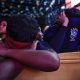 Aficionados de Brasil durante la transmisión del partido del Mundial de la FIFA 2026 entre Brasil y Noruega en la favela de Rocinha, en Río de Janeiro (Brasil). EFE/ André Coelho