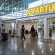 Fotografía de archivo, tomada el 01/03/2026, que muestra a pasajeros en el aeropuerto internacional Ngurah Rai en Bali, Indonesia. EFE/EPA/MADE NAGI