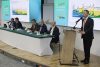 El presidente de la petrolera estatal colombiana Ecopetrol, Ricardo Roa (d), habla durante una rueda de prensa este jueves, en Bogotá (Colombia). EFE/ Carlos Ortega

