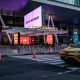 El Madison Square Garden se iluminó de rosa y mostró un letrero que decía "JUST&T MARRIED" (Recién casados) durante la celebración de la boda de Taylor Swift y Travis Kelce en Nueva York, EE. UU., el 3 de julio de 2026. EFE/LAURA BRETT