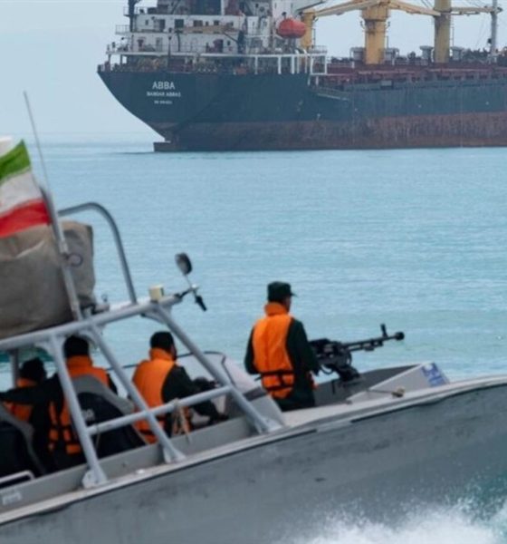Una patrullera iraní en el estrecho de Ormuz. EFE/ Agencia iraní Tasnim - SOLO USO EDITORIAL/SOLO DISPONIBLE PARA ILUSTRAR LA NOTICIA QUE ACOMPAÑA (CRÉDITO OBLIGATORIO) -