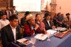 El presidente de la junta directiva de la organización indígena de los 48 Cantones de Totonicapan, Eduardo Tax (i); el alcalde Indígena de Nebaj, José Santos Sapon (2-i); del Consejo de Autoridades de Santiago Sacatepéquez, Milviam Aspuac (c); y el alcalde Indígena de Sololá, Miguel Angel Vicente (c-d), presentaron sus observaciones sobre los procesos de renovación de las altas cortes y órganos de control del país en 2026 y una serie de demandas frente a las autoridades designadas para estos cargos clave de poder, en Ciudad de Guatemala (Guatemala). EFE/ Alex Cruz
