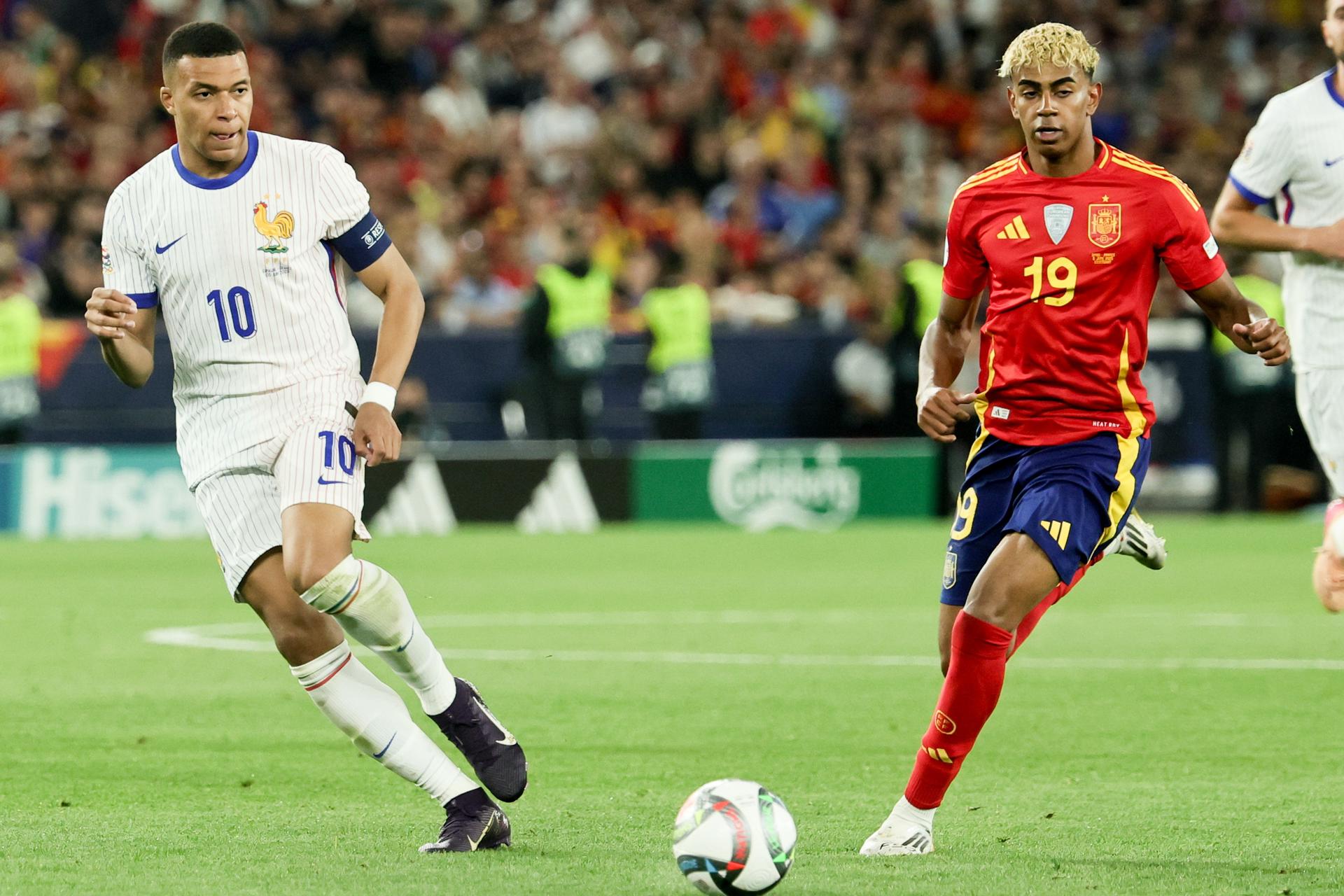 Lamine Yamal y Mbappé, en el último Fancia-España, en 2025. EFE/EPA/RONALD WITTEK