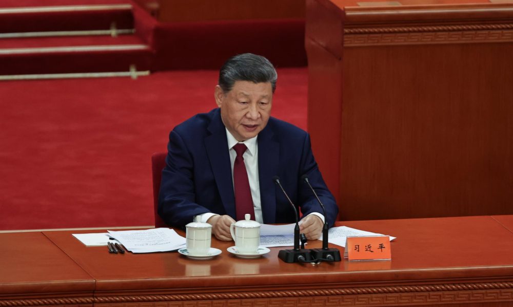 PEKÍN (China), 1 de julio de 2026.- El presidente chino Xi Jinping pronuncia un discurso durante la celebración del 105.º aniversario de la fundación del Partido Comunista Chino en el Gran Salón del Pueblo, en Pekín, China, el 1 de julio de 2026.
EFE/EPA/ANDRES MARTINEZ CASARES