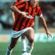 Fotografía de archivo (sin fecha), en la que puede verse al jugador italiano Franco Baresi durante un partido con el Milan. EFE/jg