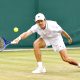 El tenista australiano Alex de Miñaur, durante su partido de tercera ronda del torneo de Wimbledon contra el estadounidense Zachary Svajda, disputado este sábado. EFE/ TOLGA AKMEN