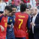 El seleccionador de España Luis de la Fuente (d) da indicaciones este domingo, en la final del Mundial de la FIFA 2026 entre España y Argentina en el estadio MetLife en East Rutherford (NJ, EE.UU.). EFE/ Lavandeira Jr
