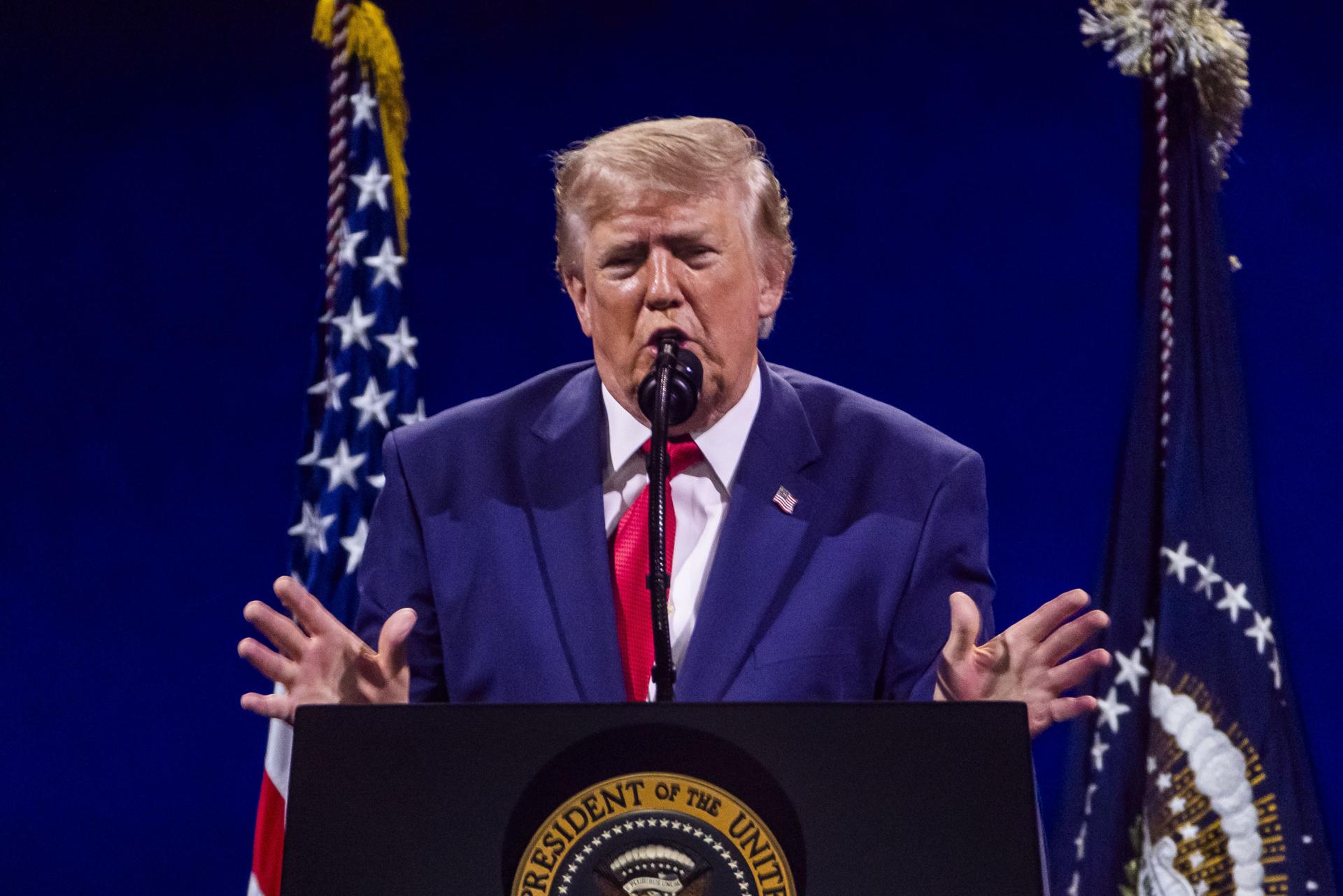 El presidente de Estados Unidos, Donald Trump, pronuncia un discurso durante la celebración del 250 aniversario de Estados Unidos en el National Mall de Washington, D.C., EE. UU., el 4 de julio de 2026. EFE/JIM LO SCALZO / POOL