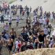 Miles de migrantes acceden al territorio español desde Marruecos a Ceuta, enclave español en el norte de África, 30 de julio de 2026. Los centros de migrantes en la ciudad están superpoblados ya que unas 1.500 personas han cruzado la frontera a Ceuta durante los últimos 9 días, principalmente migrantes marroquíes y argelinos. EFE/Reduan Dris