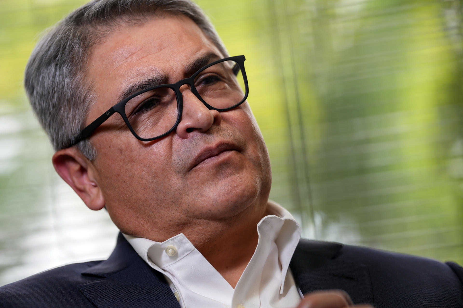 El expresidente de Honduras (2014-2022), Juan Orlando Hernández, habla en una entrevista con EFE. Imagen de archivo. EFE/ Alberto Boal