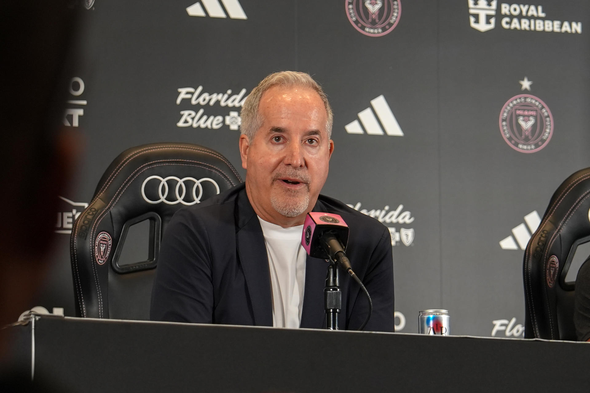 El copropietario del Inter Miami, Jorge Mas, negó en una rueda de prensa este jueves, que su club cometiera ilegalidades en la contratación de Casemiro, a raíz de una investigación de la Major League Soccer (MLS) por posibles contactos no autorizados con el jugador antes de su fichaje. EFE/Alberto Boal