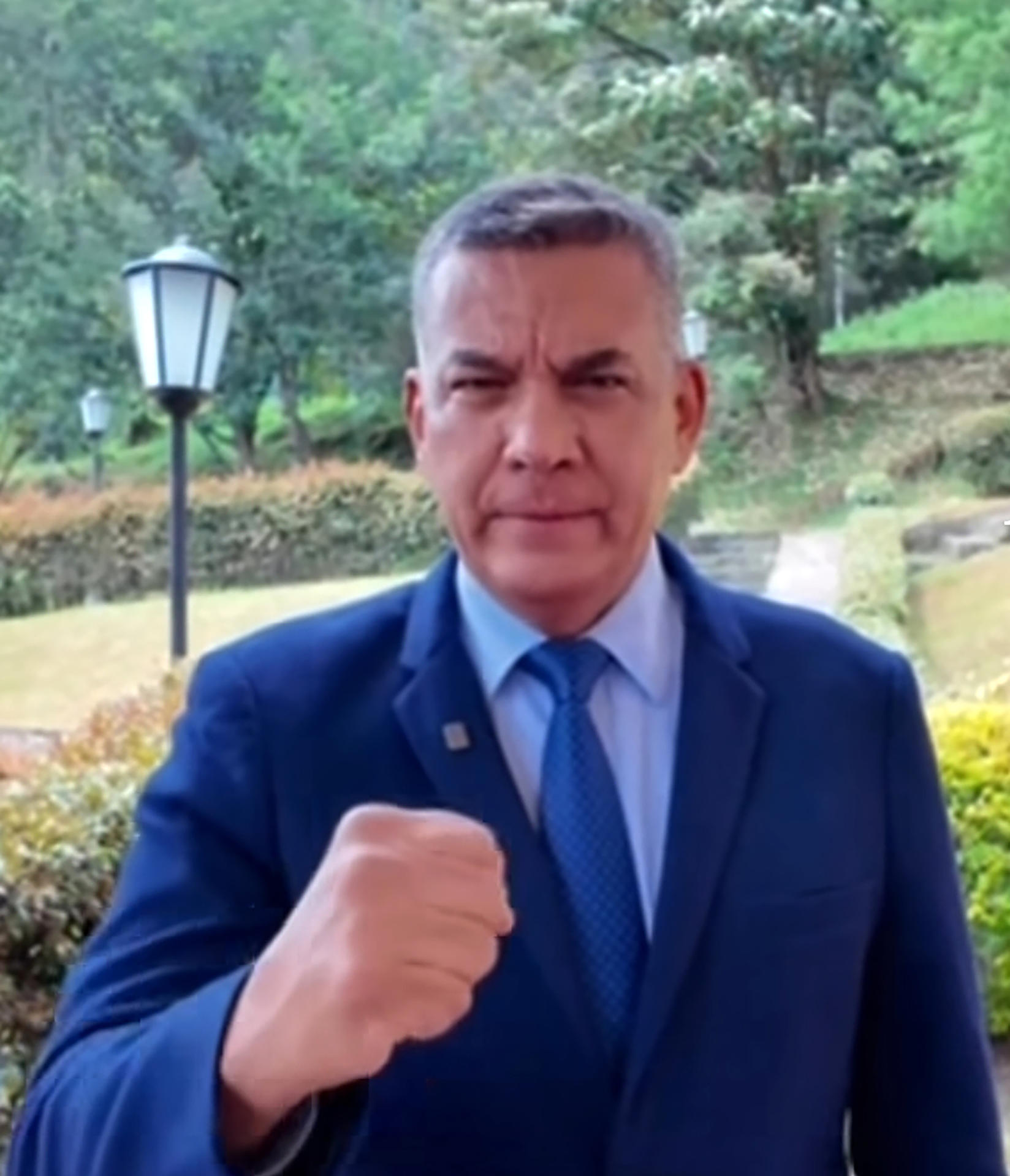 Captura de video de la cuenta oficial en X @ABDELAESPRIELLA del presidente electo de Colombia, Abelardo de la Espriella, que muestra al mayor general retirado del Ejército Jorge Eduardo Mora durante un video en el que lo anuncian como próximo ministro de Defensa de Colombia. EFE/ @ABDELAESPRIELLA