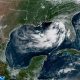 Fotografía satelital cedida este lunes por la Oficina Nacional de Administración Oceánica y Atmosférica (NOAA) a través del Centro Nacional de Huracanes (NHC) estadounidense donde se muestra el estado del clima en el golfo de México. EFE/NOAA-NHC /SOLO USO EDITORIAL /NO VENTAS /SOLO DISPONIBLE PARA ILUSTRAR LA NOTICIA QUE ACOMPAÑA /CRÉDITO OBLIGATORIO