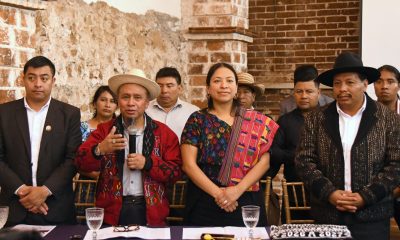 El presidente de la junta directiva de la organización indígena de los 48 Cantones de Totonicapan, Eduardo Tax (i); el alcalde Indígena de Nebaj, José Santos Sapon (c-i); del Consejo de Autoridades de Santiago Sacatepéquez, Milviam Aspuac (c-d); y el alcalde Indígena de Sololá, Miguel Angel Vicente (d), presentaron sus observaciones sobre los procesos de renovación de las altas cortes y órganos de control del país en 2026 y una serie de demandas frente a las autoridades designadas para estos cargos clave de poder, en Ciudad de Guatemala (Guatemala). EFE/ Alex Cruz
