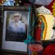 Fotografía que muestra una imagen del migrante mexicano Lorenzo Salgado en un altar a su honor este viernes, en el sitio donde fue asesinado en Houston (EE.UU.). EFE/ Carlos Ramírez