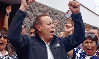 Simpatizantes de Keiko Fujimori celebran tras la aprobación de los resultados de las elecciones presidenciales de segunda vuelta por parte del Jurado Nacional de Elecciones (JNE) de Perú que dan como ganadora a Fujimori este viernes, en Lima (Perú). EFE/ Sebastián Blanco Salazar