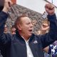Simpatizantes de Keiko Fujimori celebran tras la aprobación de los resultados de las elecciones presidenciales de segunda vuelta por parte del Jurado Nacional de Elecciones (JNE) de Perú que dan como ganadora a Fujimori este viernes, en Lima (Perú). EFE/ Sebastián Blanco Salazar