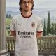 El croata Luka Modric renovó este jueves con el Milan por una temporada más, hasta junio de 2027, después de incorporarse al club hace un año, disputar 37 partidos, anotar dos goles y convertirse en uno de los referentes y líderes del equipo. "El futuro todavía lleva su nombre. La historia de Luka como rossonero continúa", señaló el Milan en su comunicado oficial para confirmar la ampliación del vínculo con el exjugador del Real Madrid.-EFE/ ALESSANDRO SANSICA AC Milan S.p.A.***SOLO USO EDITORIAL/SOLO DISPONIBLE PARA ILUSTRAR LA NOTICIA QUE ACOMPAÑA (CRÉDITO OBLIGATORIO)***