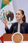 La presidenta de México, Claudia Sheinbaum, habla durante una rueda de prensa este miércoles, en Toluca (México). EFE/Felipe Gutiérrez

