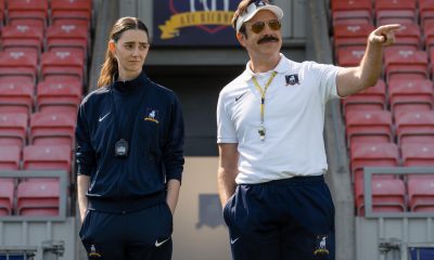 Fotograma cedido por Apple TV donde aparecen Tanya Reynolds como Alice Chilton y Jason Sudeikis como Ted Lasso durante una escena de un capítulo de la serie 'Ted Lasso' que regresa para una cuarta entrega que verá la luz el próximo 5 de agosto. EFE/Apple TV /SOLO USO EDITORIAL /NO VENTAS /SOLO DISPONIBLE PARA ILUSTRAR LA NOTICIA QUE ACOMPAÑA /CRÉDITO OBLIGATORIO