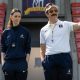 Fotograma cedido por Apple TV donde aparecen Tanya Reynolds como Alice Chilton y Jason Sudeikis como Ted Lasso durante una escena de un capítulo de la serie 'Ted Lasso' que regresa para una cuarta entrega que verá la luz el próximo 5 de agosto. EFE/Apple TV /SOLO USO EDITORIAL /NO VENTAS /SOLO DISPONIBLE PARA ILUSTRAR LA NOTICIA QUE ACOMPAÑA /CRÉDITO OBLIGATORIO