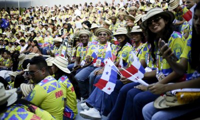 Integrantes del grupo folclórico de Panamá fueron captados este 27 de julio, durante la inauguración del XIII Festival Interuniversitario Centroamericano de la Cultura y el Arte (FICCUA 2026), en la Universidad Nacional Autónoma de Honduras (UNAH), en Tegucigalpa (Honduras). EFE/Gustavo Amador