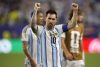 Lionel Messi volvió a dejar su sello decisivo en la clasificación de Argentina este viernes en el Hard Rock de Miami a los octavos de final del Mundial. EFE/ Alberto Estevez
