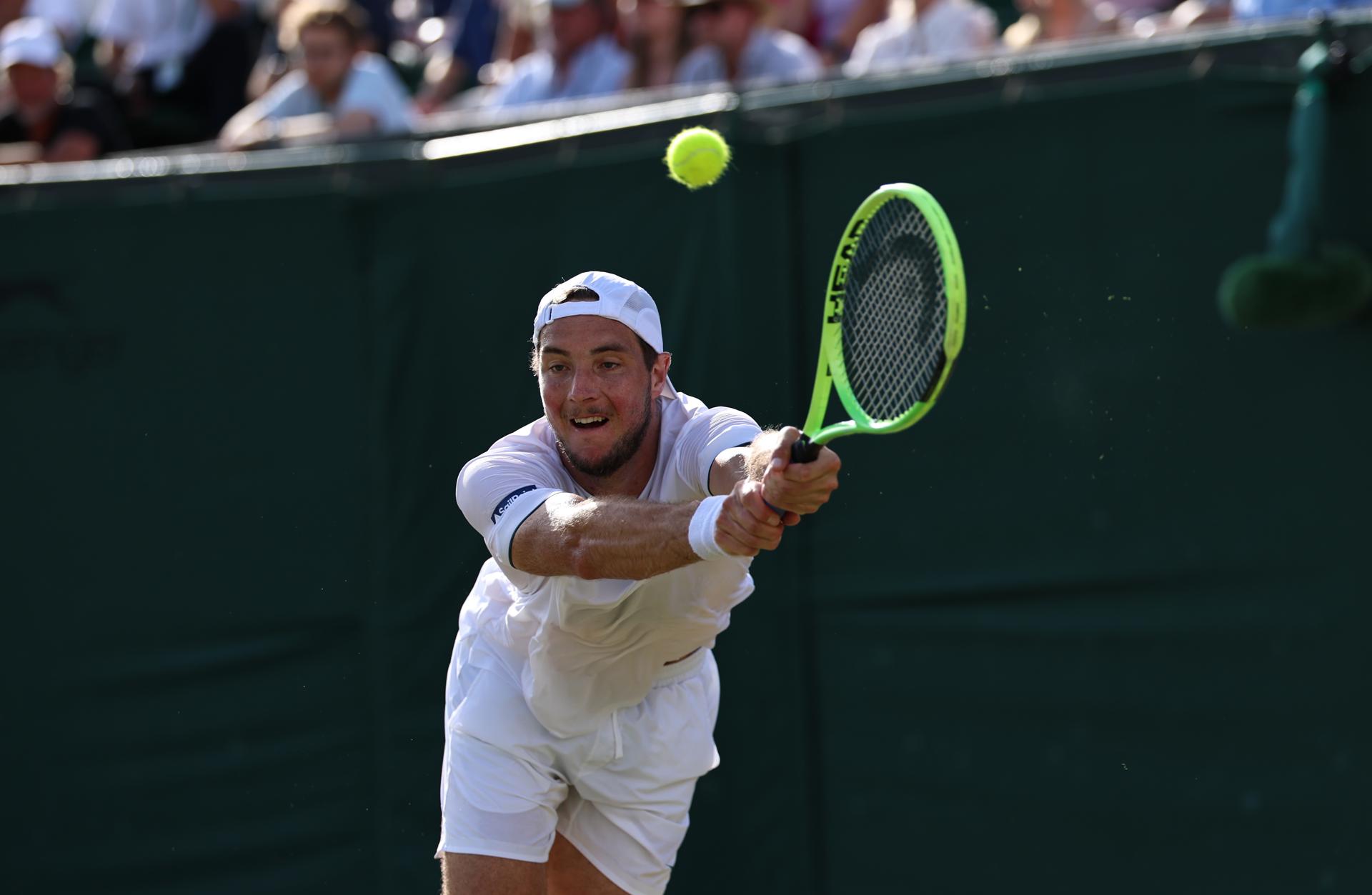 El polaco Hubert Hurkacz en los octavos de final de Wimbledon.EFE/EPA/NEIL HALL