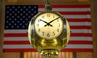 Fotografía de archivo del 29 de enero de 2013, en la que puede verse el reloj de la Estación Central de Nueva York. EFE/JUSTIN LANE