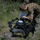 Un operador de drones ucraniano instala un sistema de comunicaciones Starlink en un dron de ataque 'Vampiro', que debe realizar una misión en una ubicación no revelada cerca del frente en la región de Donetsk, al este de Ucrania, en una imagen del 26 de junio de 2026 (publicada el 27 de junio de 2026). EFE/EPA/MARIA SENOVILLA