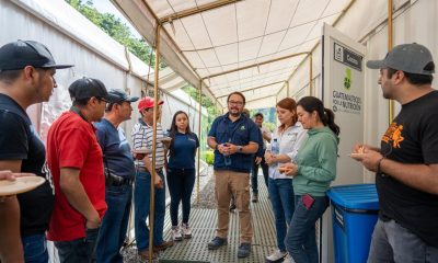 Fotografía cedida por el programa integral Guatemaltecos por la Nutrición que muestra al director ejecutivo de Guatemaltecos por la Nutrición, José Silva (c), hablando con voluntarios en Campamento I en Huehuetenango (Guatemala). EFE/ Guatemaltecos por la Nutrición /SOLO USO EDITORIAL/ NO VENTAS/ SOLO DISPONIBLE PARA ILUSTRAR LA NOTICIA QUE ACOMPAÑA (CRÉDITO OBLIGATORIO)