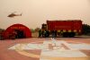 Medios terrestre y aéreos combaten este sábado el gran incendio forestal de Madrid. EFE/Mariscal