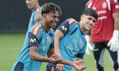 Lamine Yamal y Cubarsí, en una foto de archivo en un entrenamiento de la selección española durante el Mundial. EFE/ Lavandeira Jr