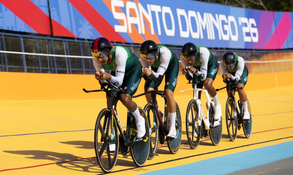 Ciclistas de México compiten en persecución por equipos masculino durante los XXV Juegos Centroamericanos y del Caribe Santo Domingo 2026, en Santo Domingo (República Dominicana). EFE/ Orlando Barría