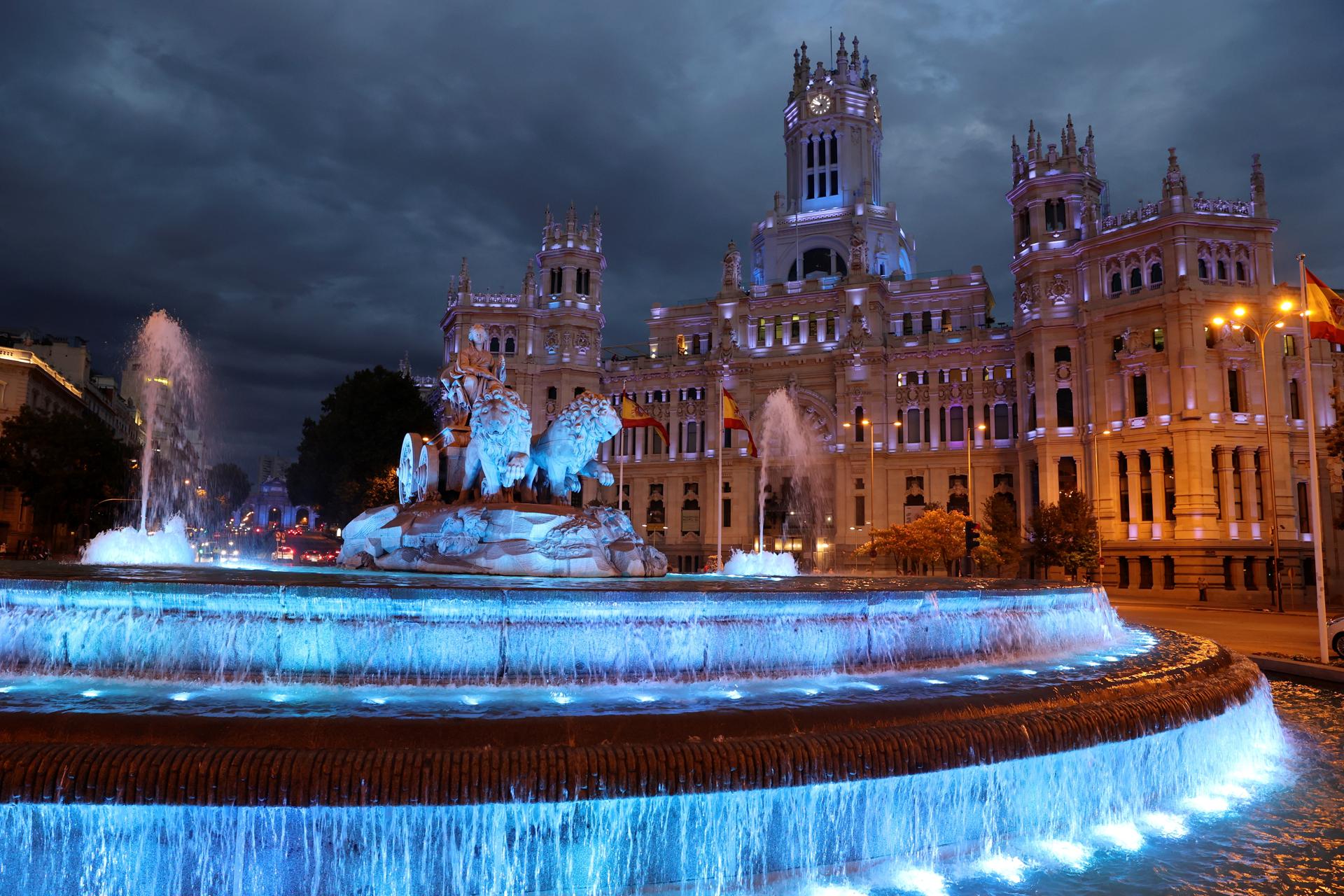 El madrileño Paisaje de la Luz, un eje de edificios y monumentos históricos entre el Parque del Retiro y el Paseo del Prado, fue declarado Patrimonio Mundial hace cinco años. En la imagen, en primer término, la fuente de La Cibeles. EFE/Kiko Huesca/Archivo
