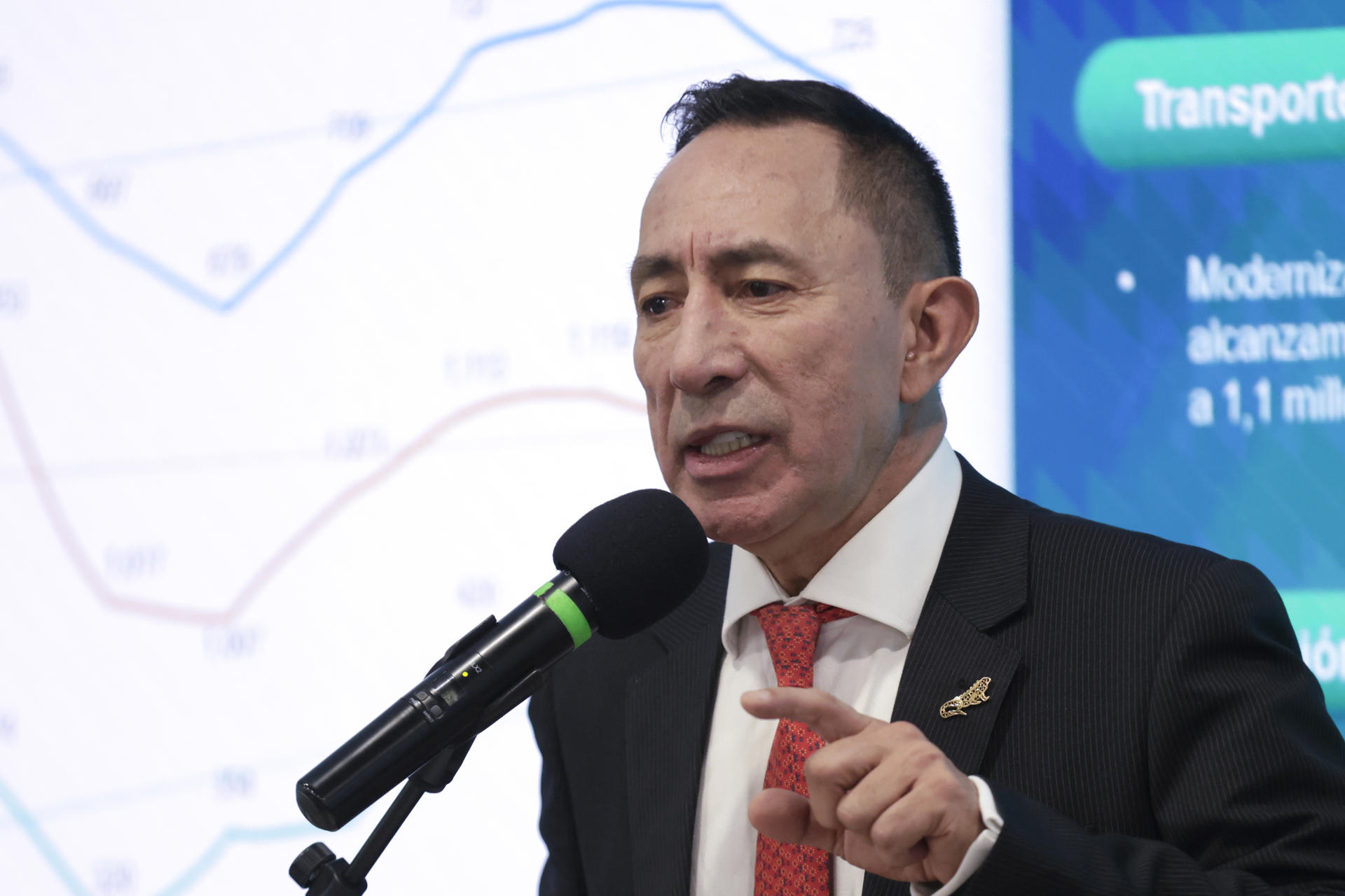 El presidente de la petrolera estatal colombiana Ecopetrol, Ricardo Roa, habla durante una rueda de prensa este jueves, en Bogotá (Colombia). EFE/ Carlos Ortega