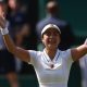 La filipena Alexandra Eala celebra la victoria ante la polaca Iga Swiatek en tercera ronda de Wimbledon en, Londres, Reino Unido. EFE/EPA/NEIL HALL