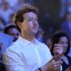 Fotografía de archivo, tomada el pasado 14 de junio, en la que se captó al director ejecutivo de Meta, Mark Zuckerberg (c), en Washington DC (EE.UU.). EFE/Octavio Guzmán