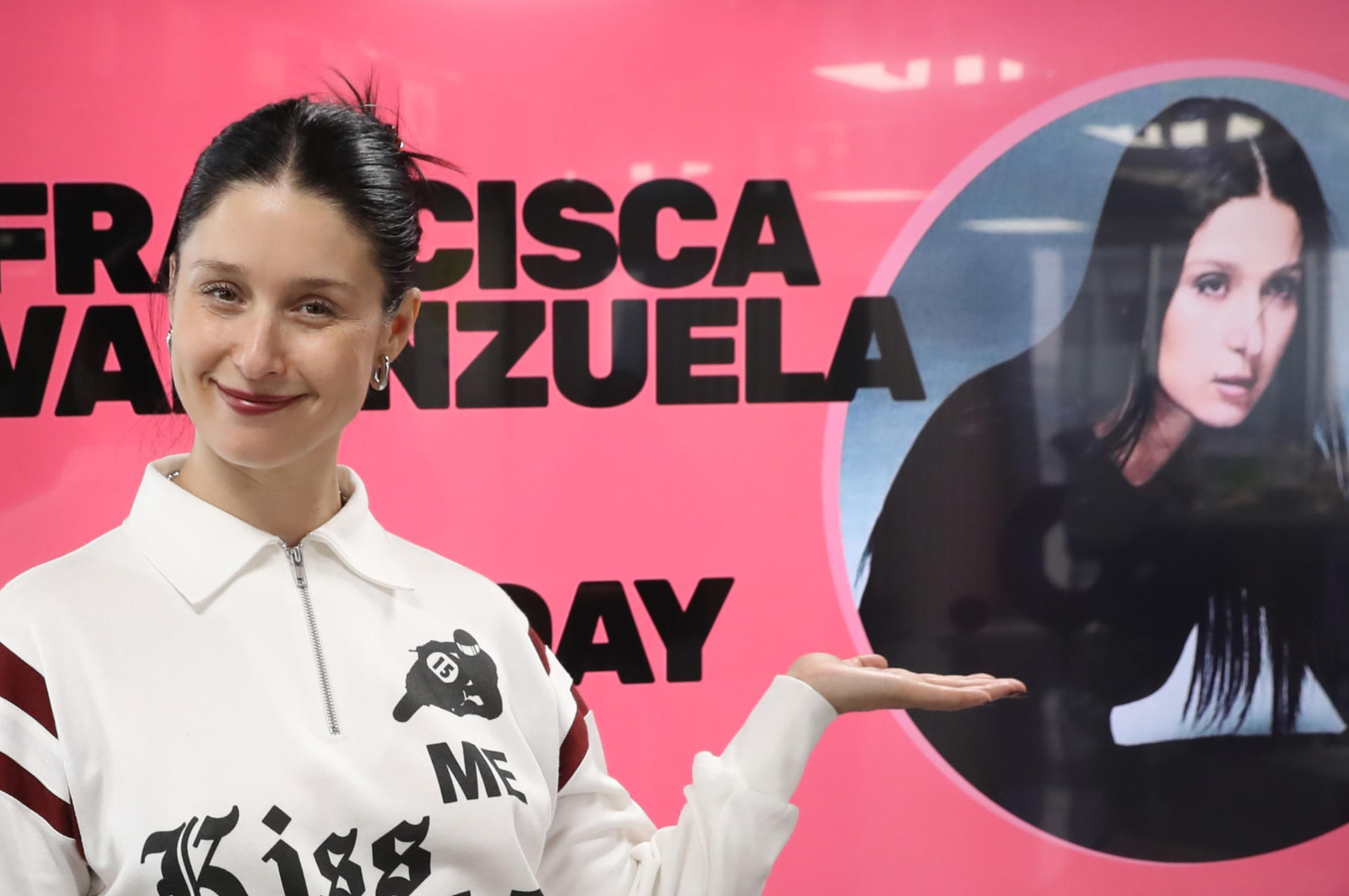 La compositora e instrumentista chilena Francisca Valenzuela, posa durante una entrevista con EFE este sábado en la Ciudad de México (México). EFE/Mario Guzmán