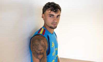 Marc Pubill (Tarrasa, Barcelona, 2003) se estrenó con España a lo grande. Primera convocatoria y directo al Mundial. Con debut ante Austria y un objetivo claro: Ojalá el día 21 me esté tatuando este Mundial, asegura en una entrevista con EFE en la que da las gracias a Marcos Llorente por ser su coach, ya que ha incorporado sus rutinas. Despertar al amanecer, máximas horas de sol, gafas con cristales amarillos… Lo noto en mi energía y en mi vitalidad. EFE/Lavandeira jr